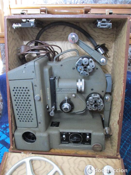 Projecteur de film 16 mm sonore (AP-12-2759) - Collection - Catalogue des appareils