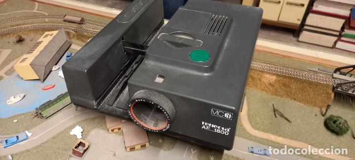Antig&uuml;edades: PROYECTOR DE DIAPOSITIVAS MARCA REFLECTA 1800 - Foto 1
