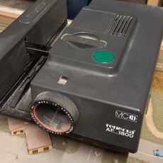 PROIETTORE PER DIAPOSITIVE KINDERMANN TELEFOCUS 1800 PROIETTORE PER DIAPOSITIVE KINDERMANN TELEFOCUS 1800