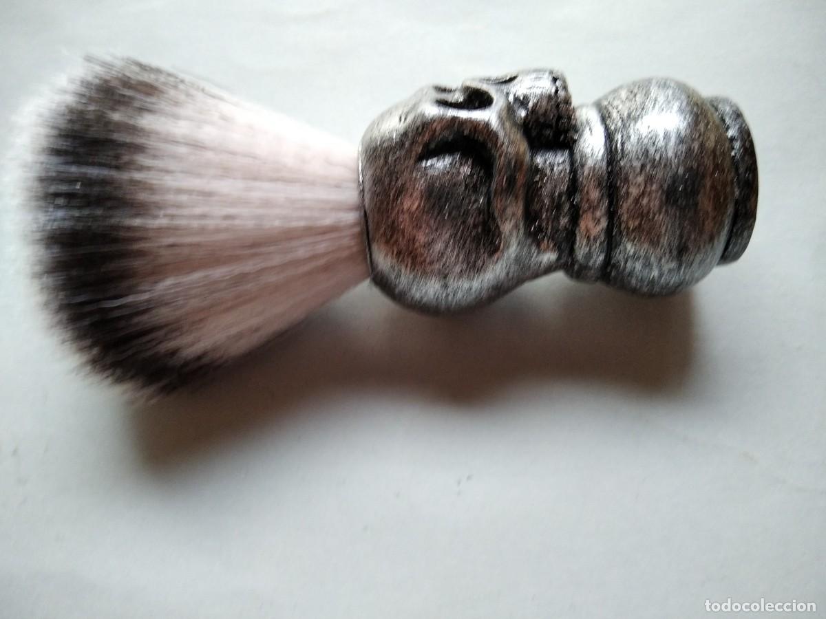 Antig&uuml;edades: BROCHA PARA EL AFEITADO,MANGO CALAVERA,NUEVO SIN UTILIZAR. - Foto 1