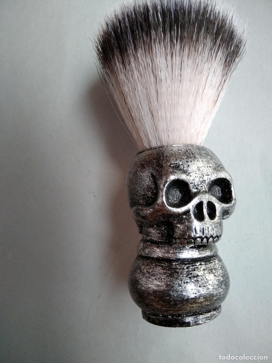 Antig&uuml;edades: BROCHA PARA EL AFEITADO,MANGO CALAVERA,NUEVO SIN UTILIZAR. - Foto 2