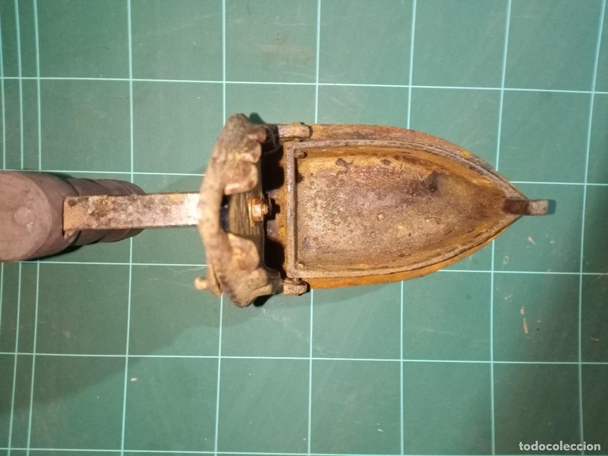 Antig&uuml;edades: Plancha de carb&oacute;n - Foto 2