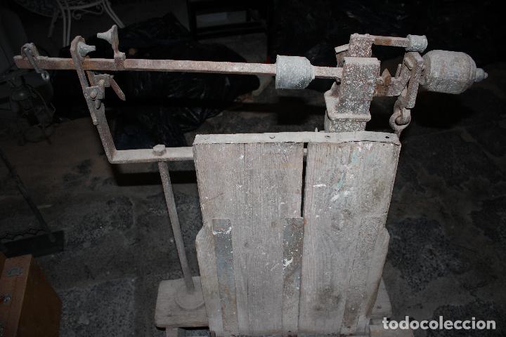 Antig&uuml;edades: antigua bascula - Foto 1