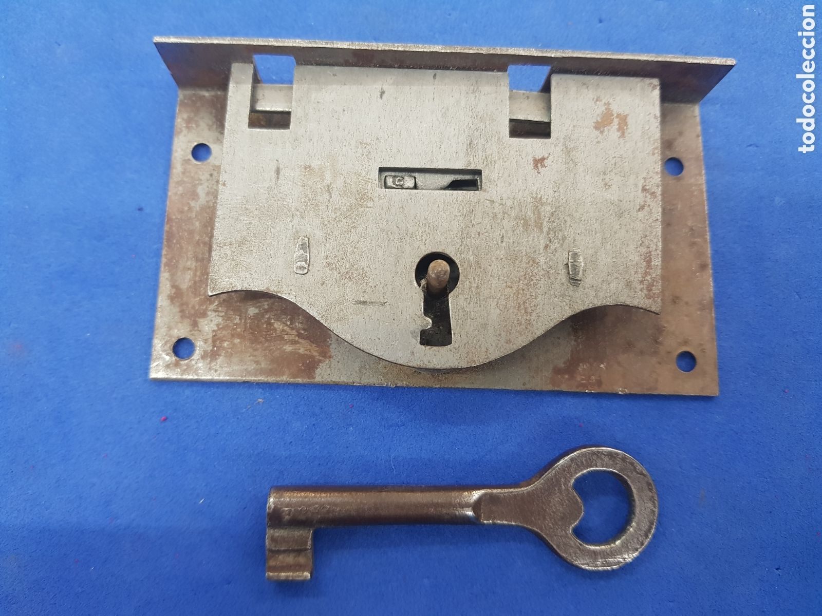 Antig&uuml;edades: Cerradura con llave - Foto 1
