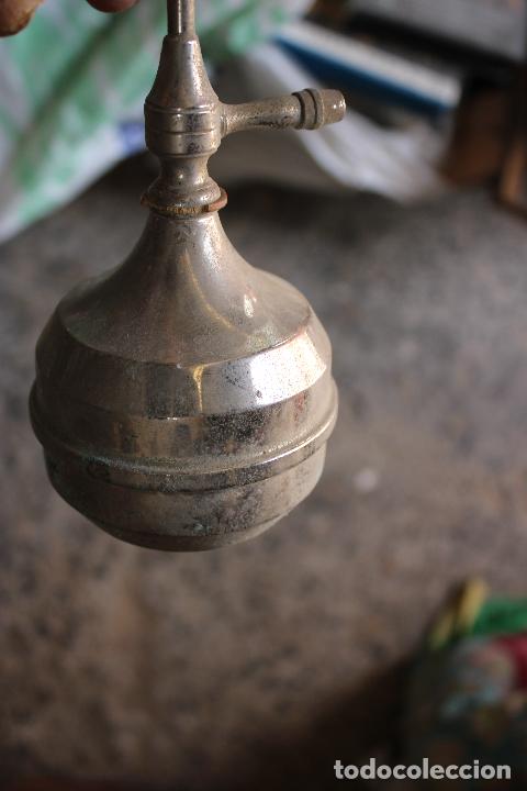 Antig&uuml;edades: antiguo perfumero de barbero - Foto 2