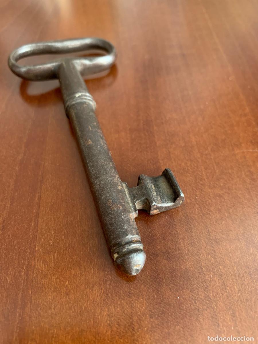 Antig&uuml;edades: LLave hierro forjado. Grande. Maciza - Foto 2
