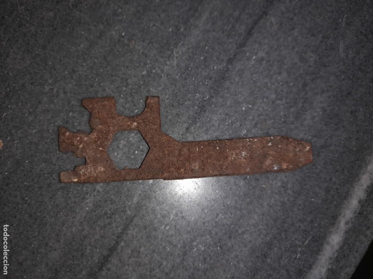 Antig&uuml;edades: Llave reparaci&oacute;n bicicleta BH rueda - Foto 1