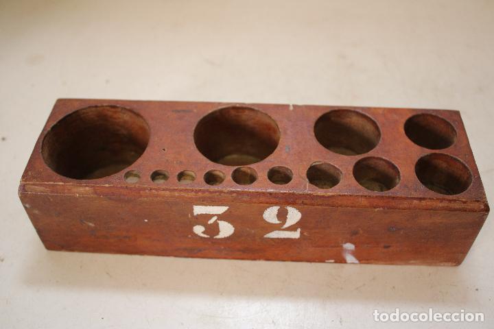 Antig&uuml;edades: caja juego de pesas - Foto 1