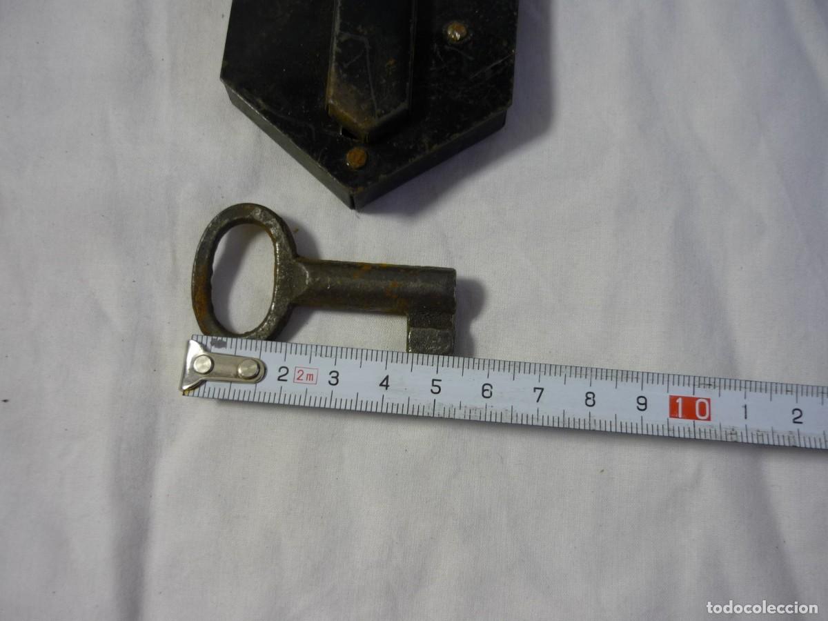 Antig&uuml;edades: Candado 11 cent&iacute;metros de alto con llave hueca, funcionando - Foto 4