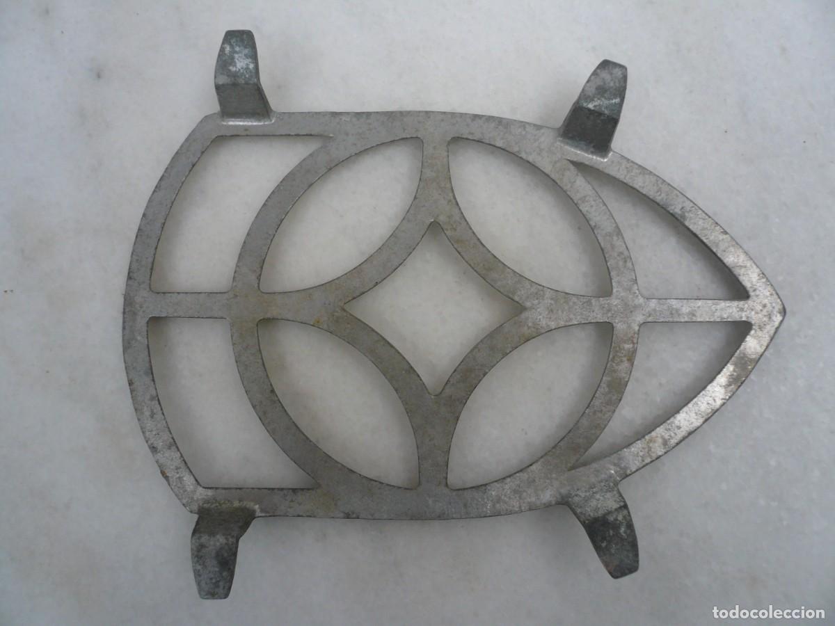 Antig&uuml;edades: ANTIGUO SOPORTE DE ALUMINIO PARA PLANCHA - Foto 7