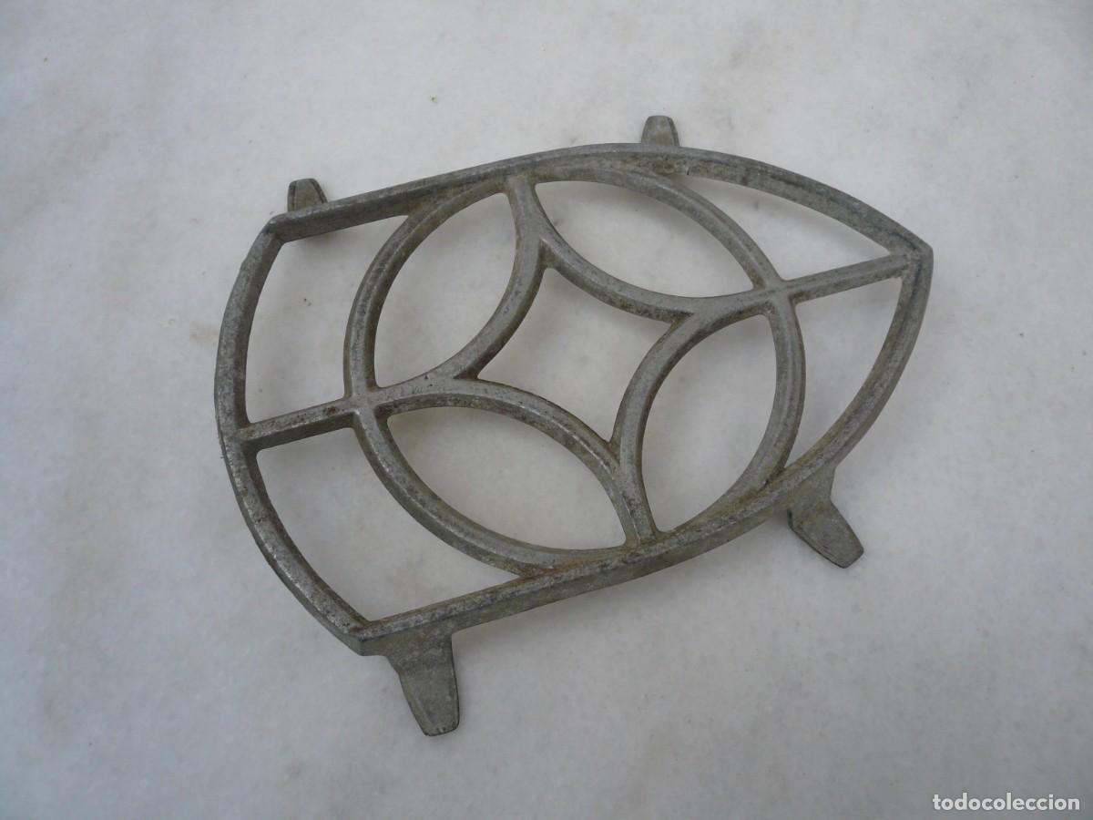 Antig&uuml;edades: ANTIGUO SOPORTE DE ALUMINIO PARA PLANCHA - Foto 10