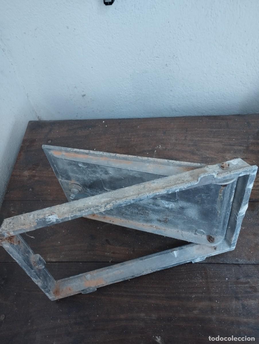 Antig&uuml;edades: Tapa de pared de llave de paso, desconozco el material - Foto 2