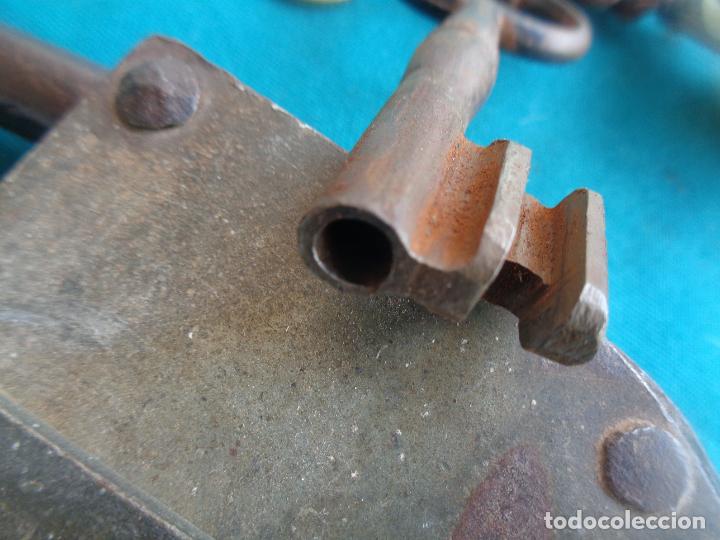 Antig&uuml;edades: GRAN CANDADO ANTIGUO - Foto 4