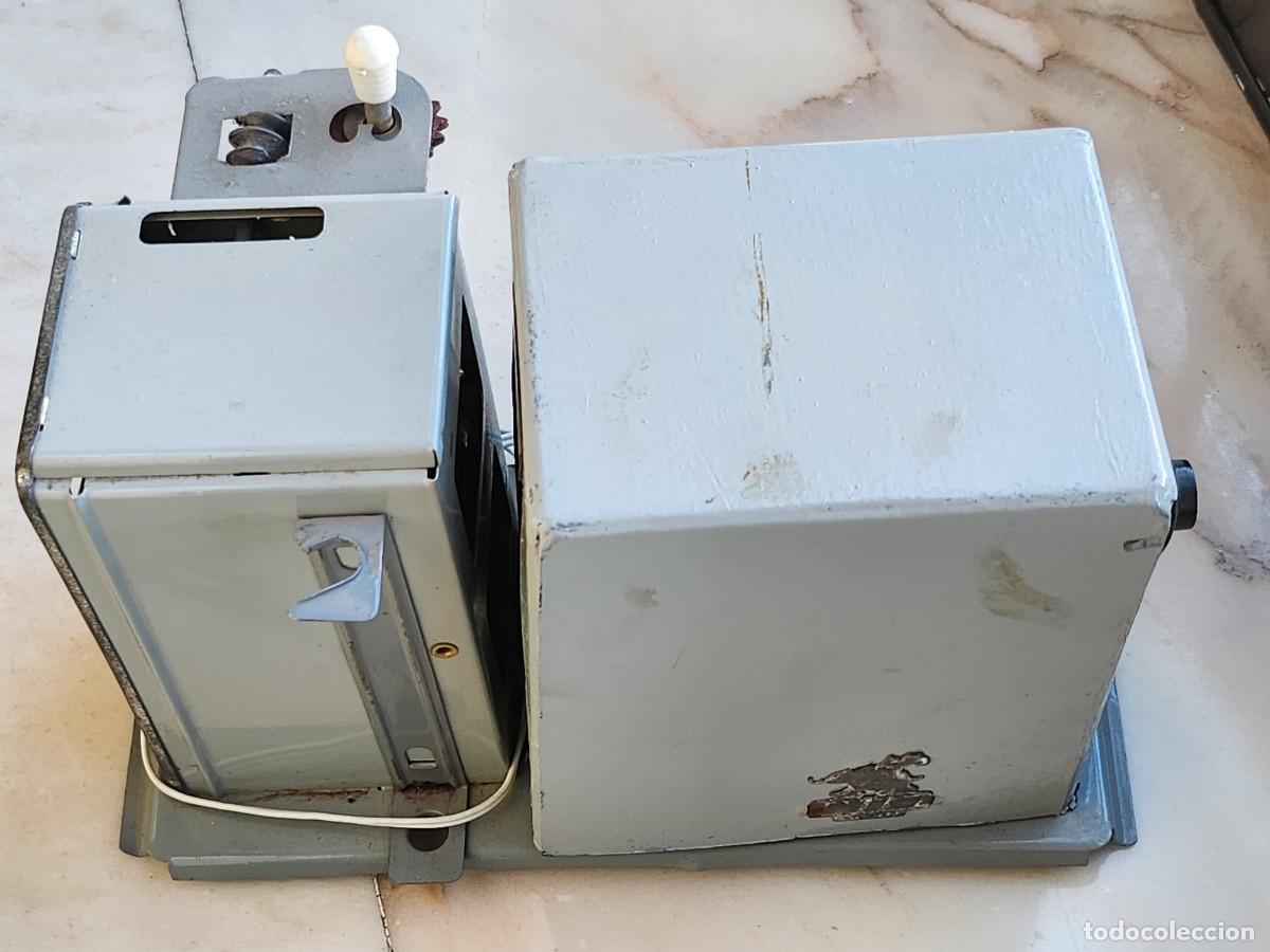 Antig&uuml;edades: PROYECTOR NIC CAJA DE PEL&Iacute;CULAS GULLIVER - Foto 1