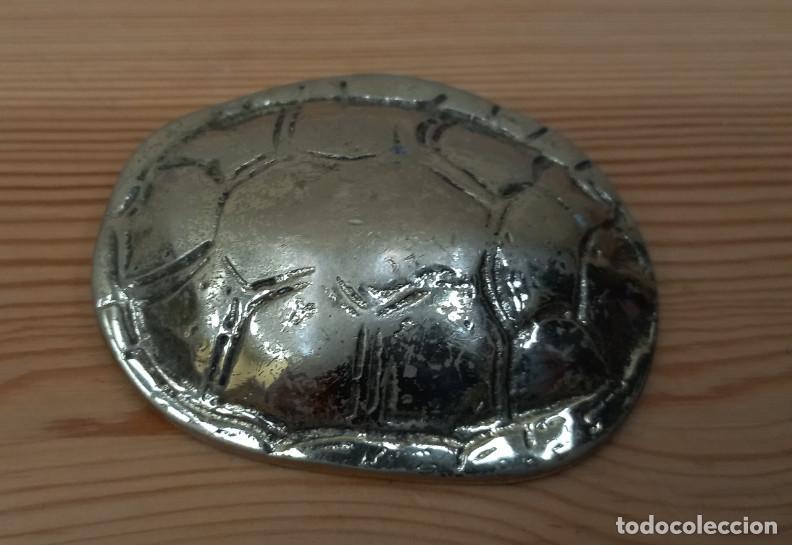 Antig&uuml;edades: CAPARAZON DE TORTUGA EN BRONCE O LATON, TAPADERA O SIM. - Foto 2