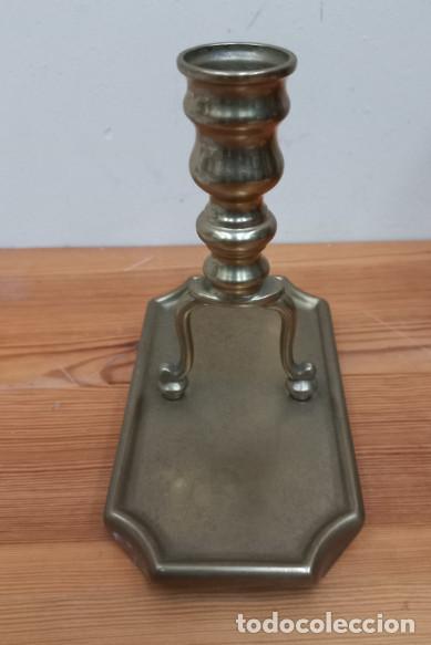 Antig&uuml;edades: CANDELABRO DE BRONCE EN BANDEJA CON PIES - Foto 2