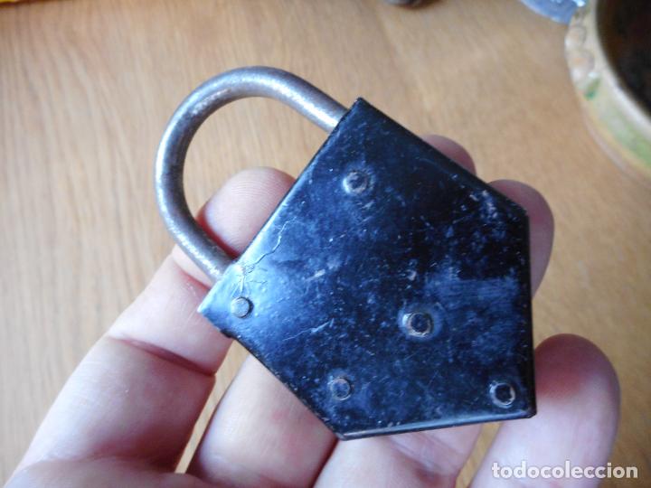 Antig&uuml;edades: ANTIGUO CANDADO CON LLAVE FUNCIONANDO SIGLO XX - Foto 4