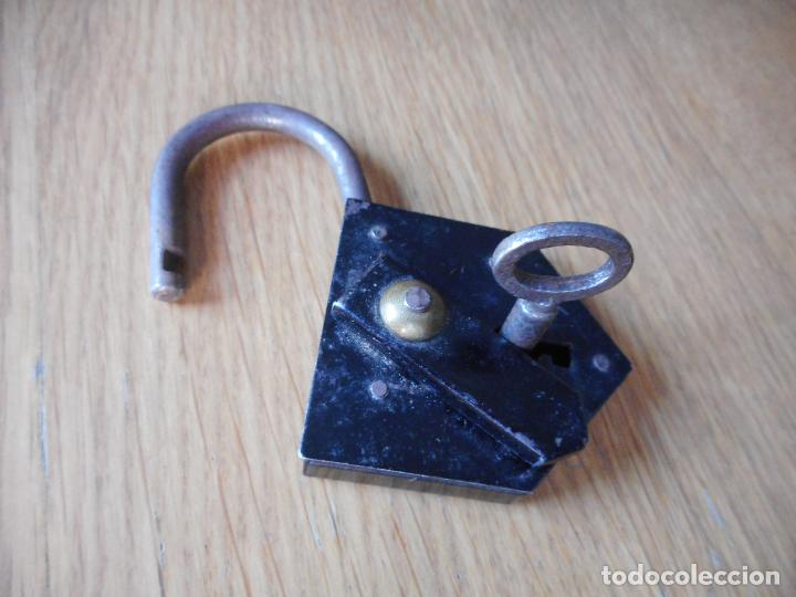 Antig&uuml;edades: ANTIGUO CANDADO CON LLAVE FUNCIONANDO SIGLO XX - Foto 5