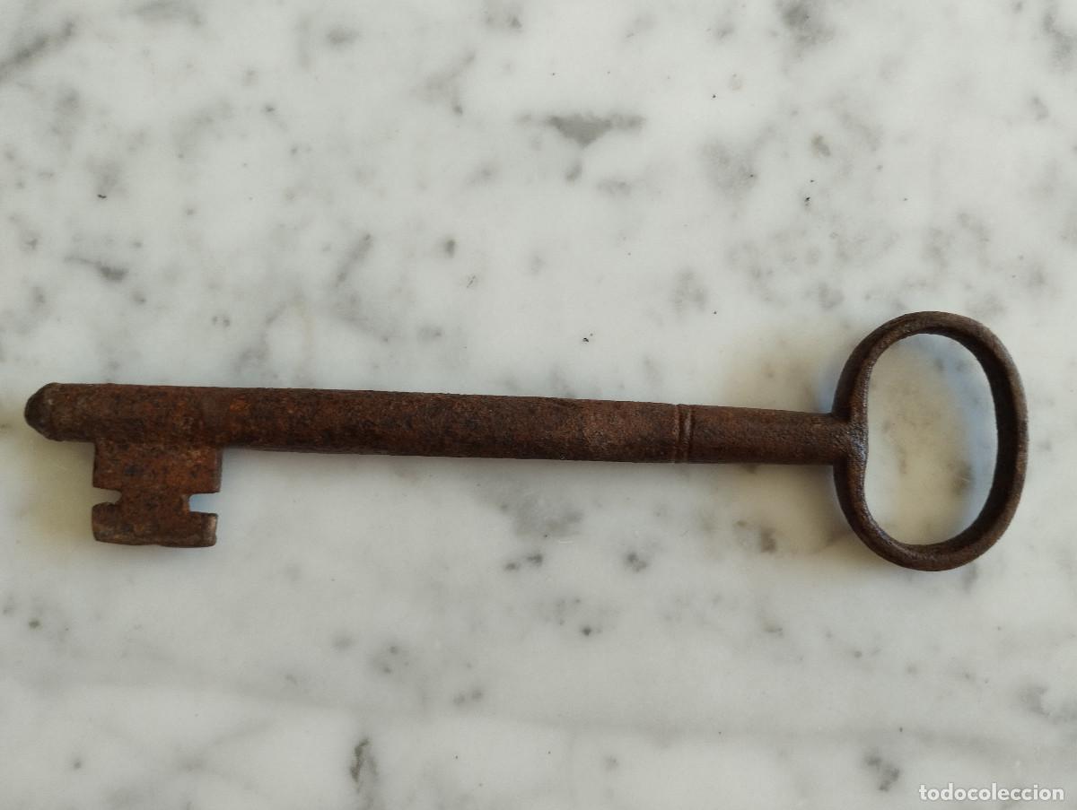 Antig&uuml;edades: ANTIGUA LLAVE DE HIERRO MIDE 18CM. - Foto 1