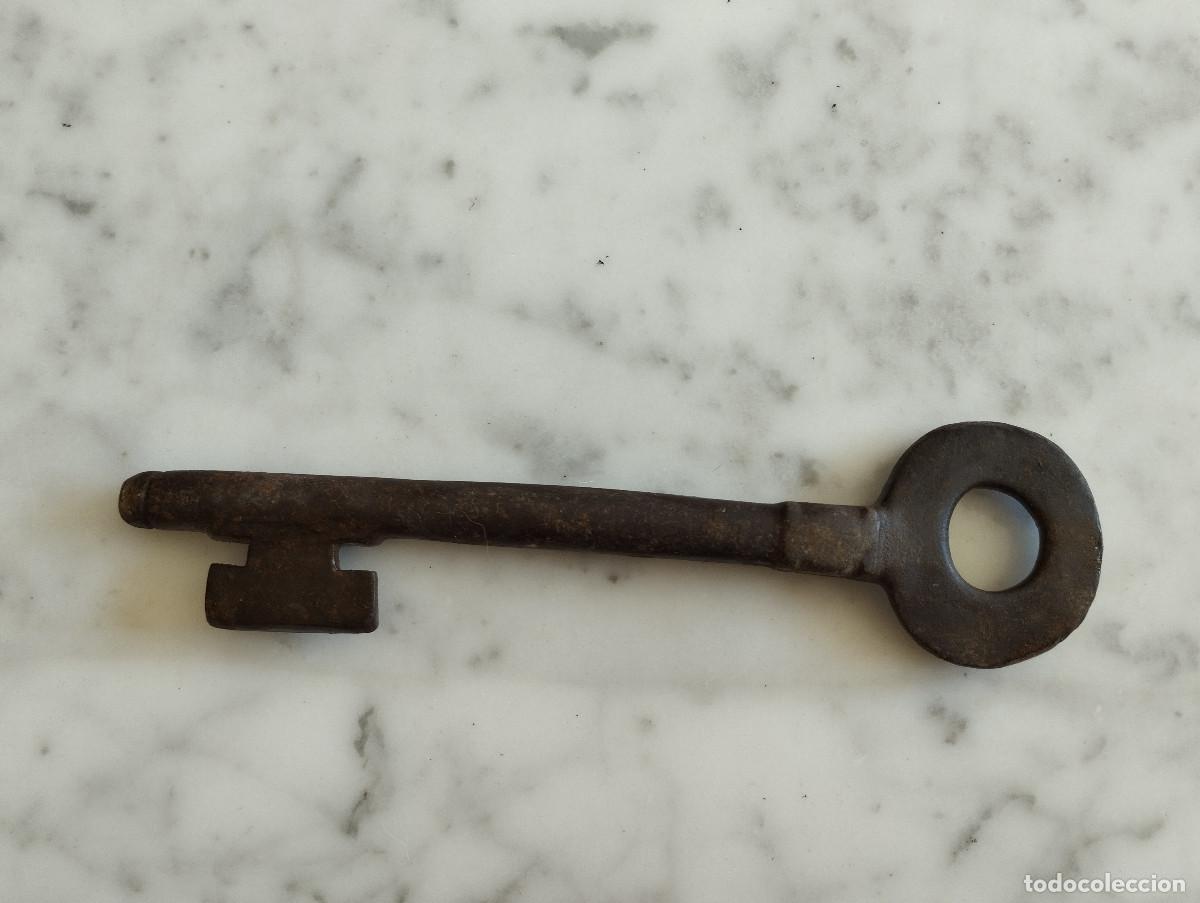 Antig&uuml;edades: ANTIGUA LLAVE DE HIERRO MIDE 17CM. - Foto 1