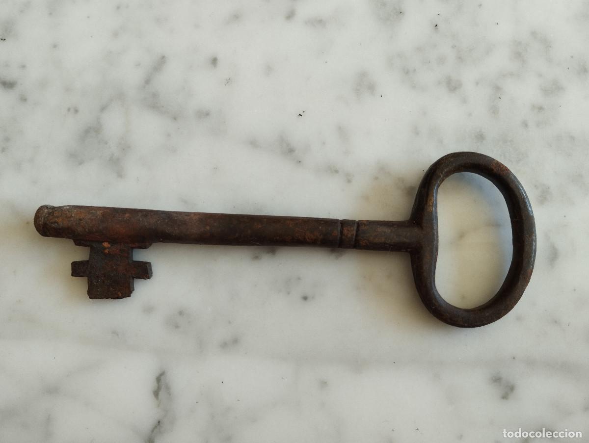 Antig&uuml;edades: ANTIGUA LLAVE DE HIERRO MIDE 15 CM. - Foto 1