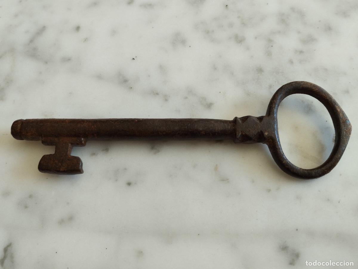 Antig&uuml;edades: ANTIGUA LLAVE DE HIERRO MIDE 13,50 CM. - Foto 1