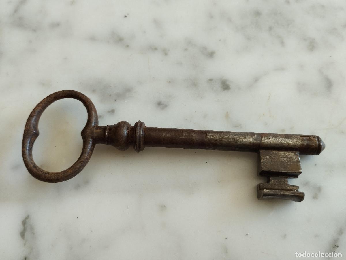 Antig&uuml;edades: ANTIGUA LLAVE DE HIERRO MIDE 11 CM. - Foto 1
