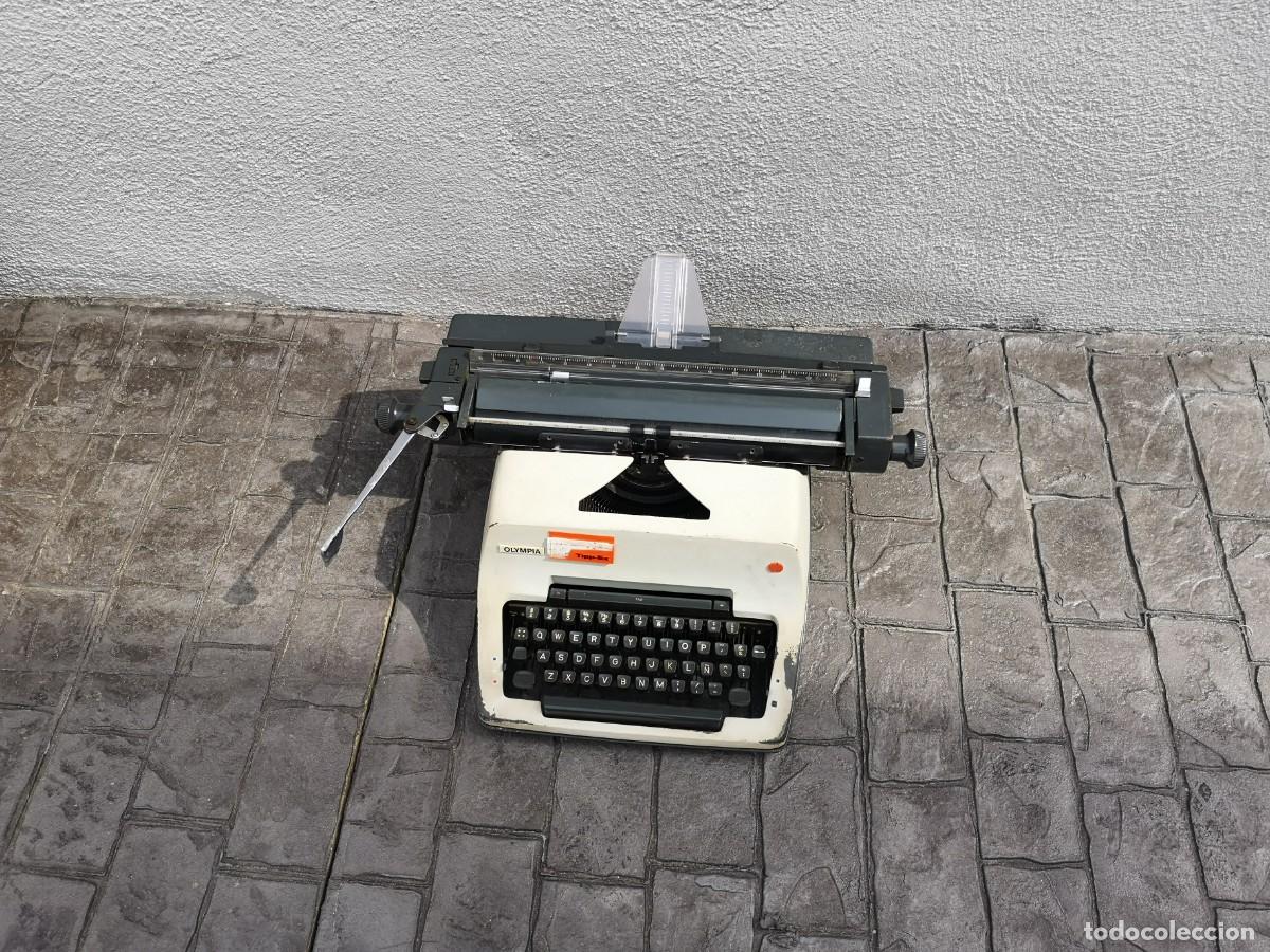 Antig&uuml;edades: Maquina de escribir - Foto 1