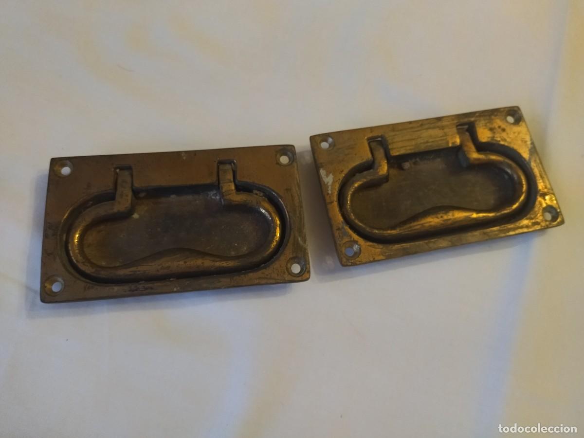 Antig&uuml;edades: Lote de 2 tiradores de ba&uacute;l de bronce. - Foto 3