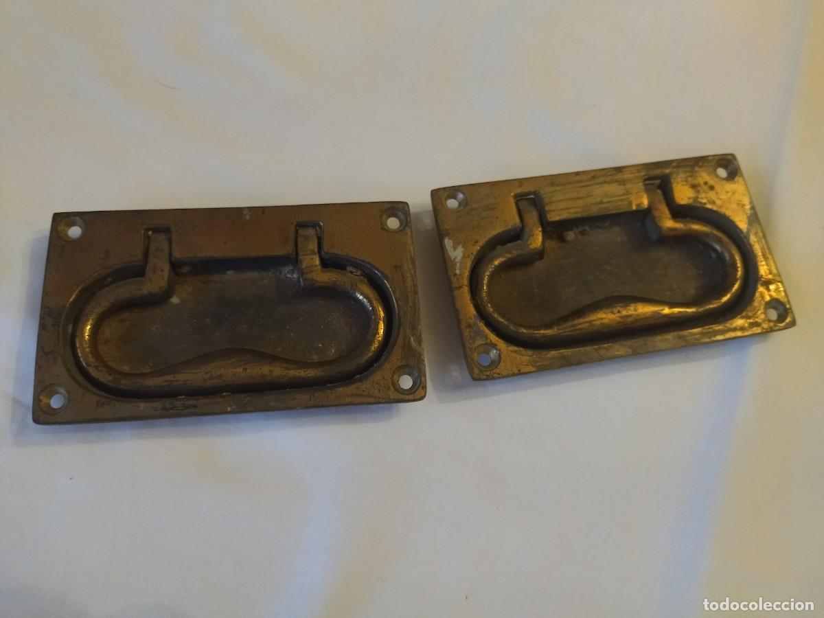 Antig&uuml;edades: Lote de 2 tiradores de ba&uacute;l de bronce. - Foto 4