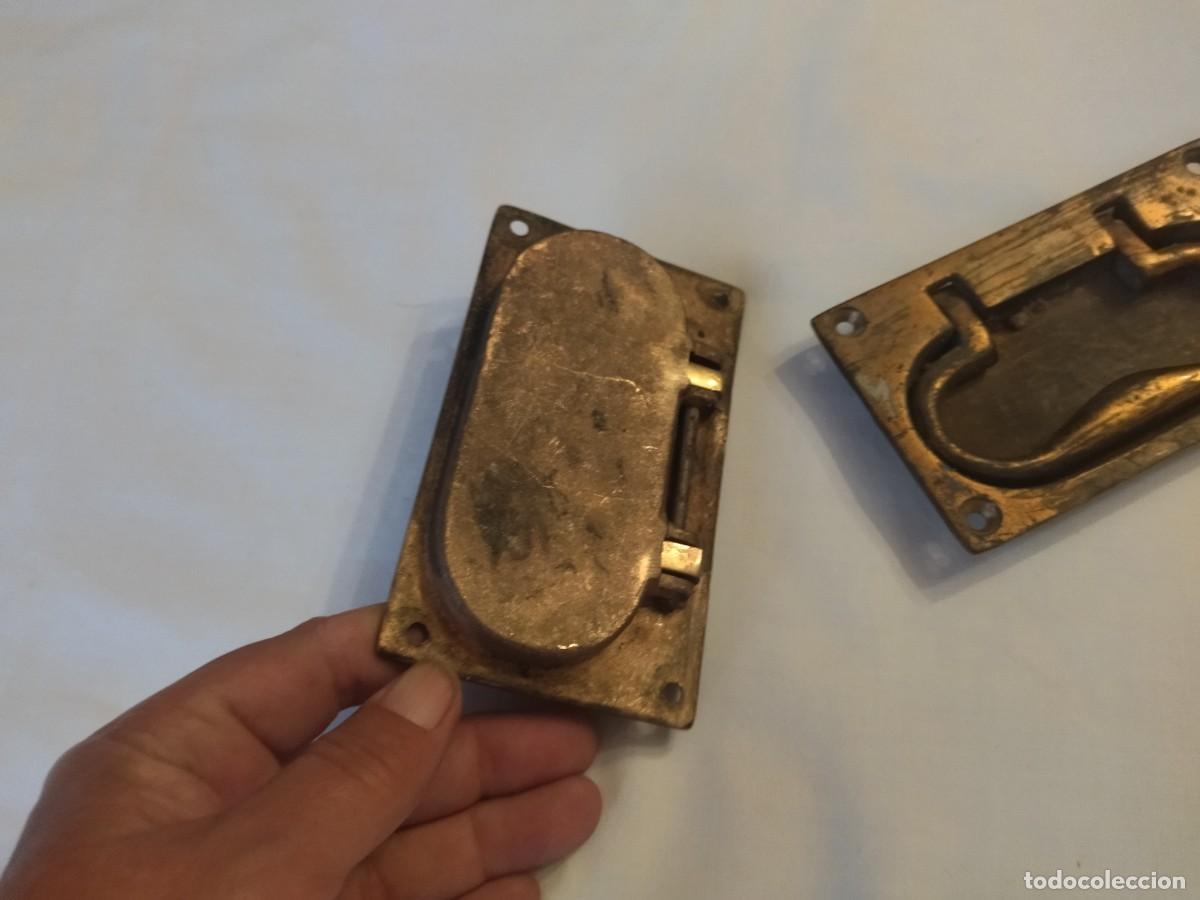 Antig&uuml;edades: Lote de 2 tiradores de ba&uacute;l de bronce. - Foto 6