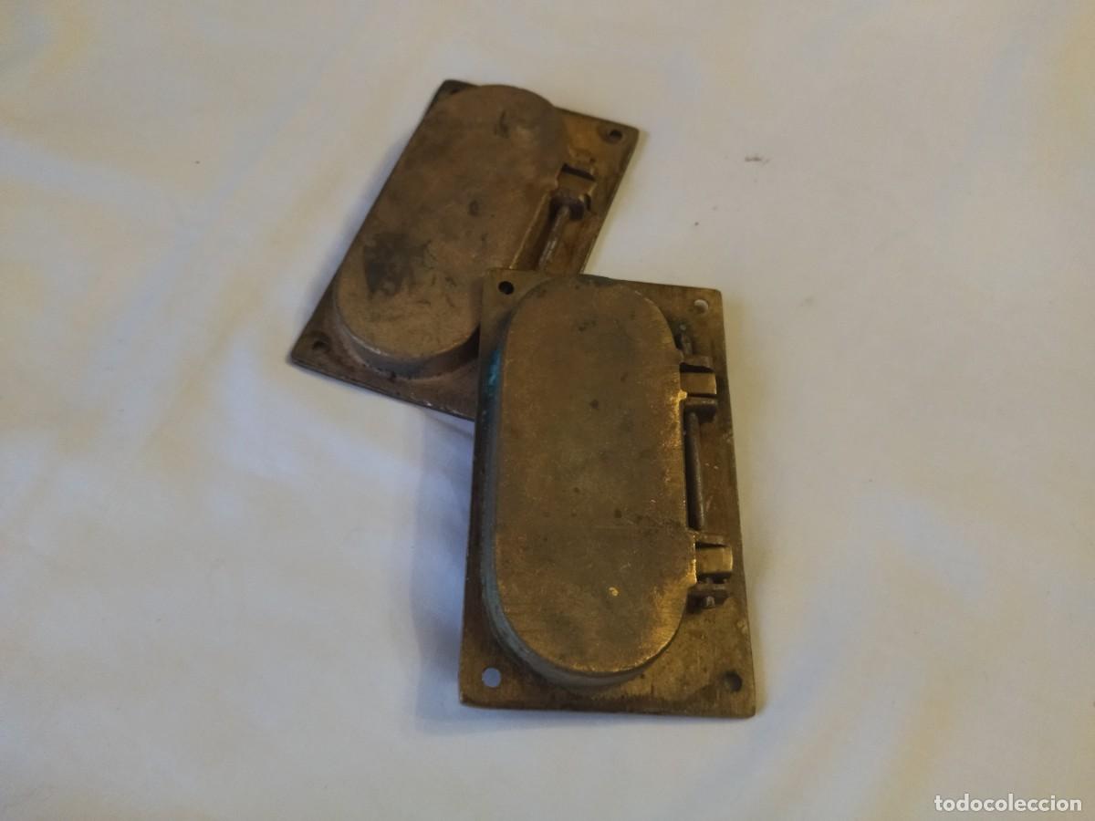 Antig&uuml;edades: Lote de 2 tiradores de ba&uacute;l de bronce. - Foto 9