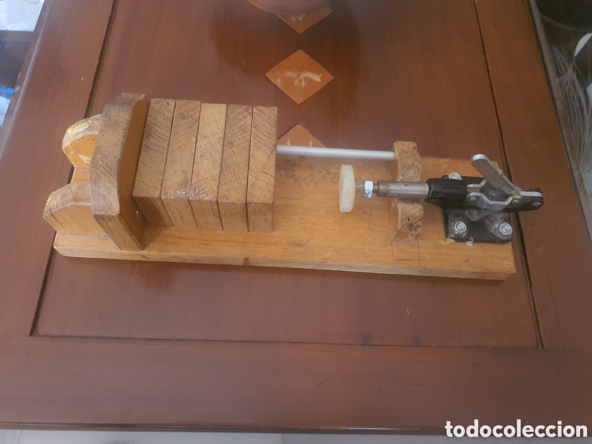 Antig&uuml;edades: prensa o morsa de madera - Foto 1