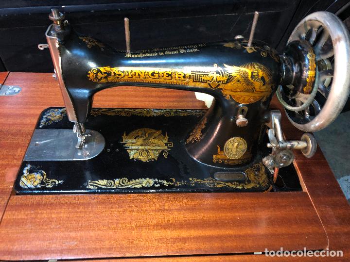 Máquina de coser Singer con pedal