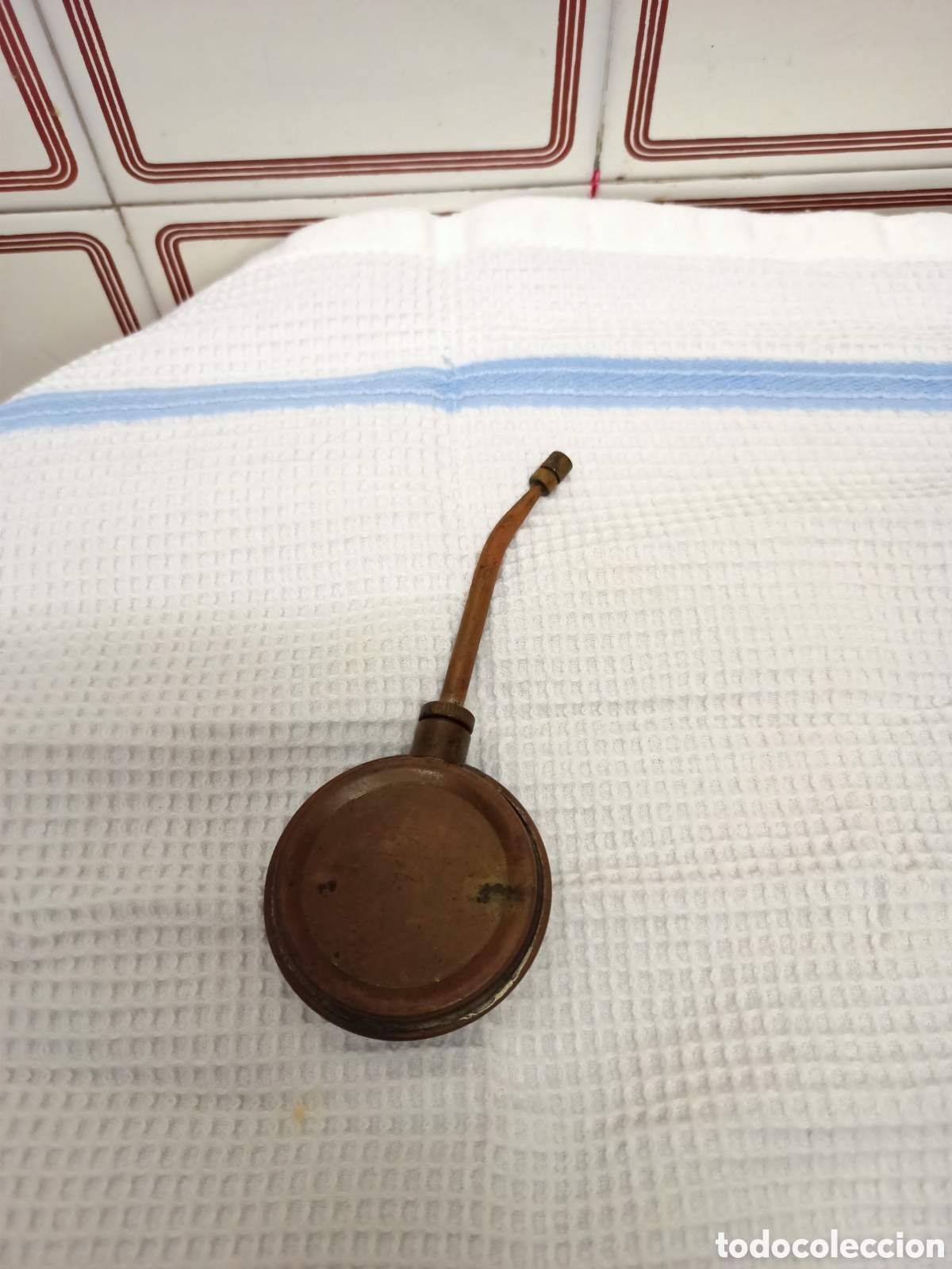 Antig&uuml;edades: Muy antigua aceitera . - Foto 1