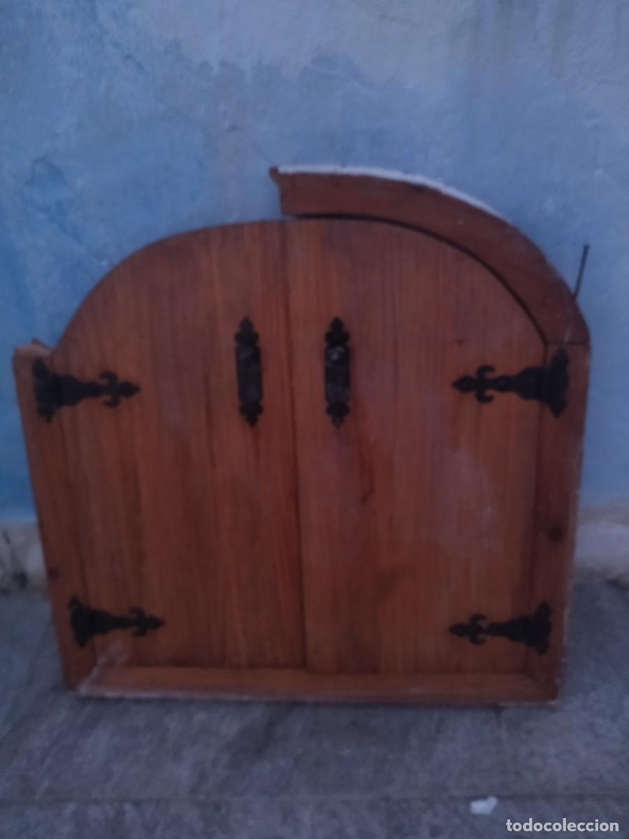 Antig&uuml;edades: Antigua ventana de puertas de madera maciza, de arco. - Foto 1