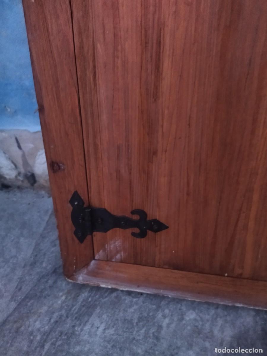 Antig&uuml;edades: Antigua ventana de puertas de madera maciza, de arco. - Foto 6