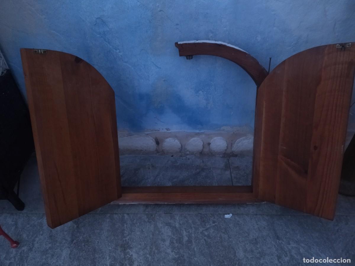 Antig&uuml;edades: Antigua ventana de puertas de madera maciza, de arco. - Foto 11