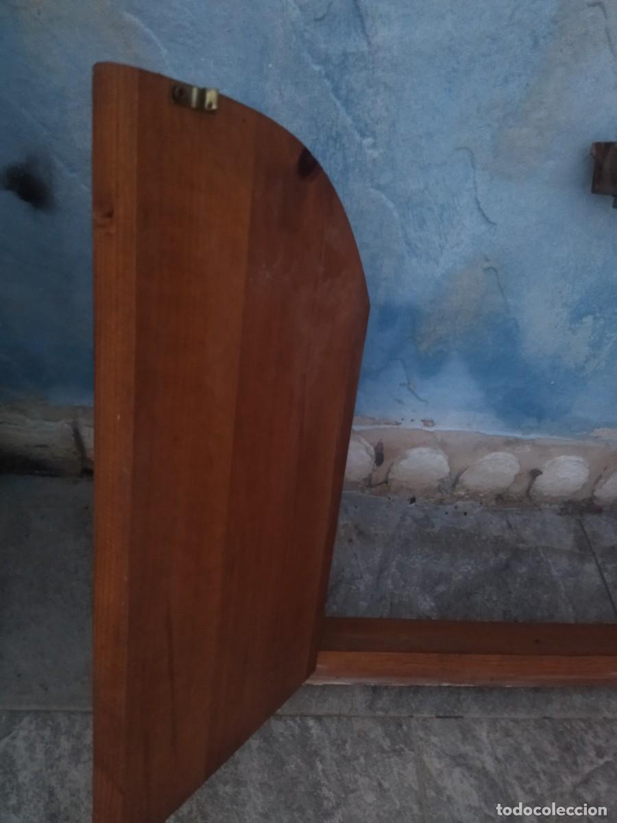 Antig&uuml;edades: Antigua ventana de puertas de madera maciza, de arco. - Foto 12