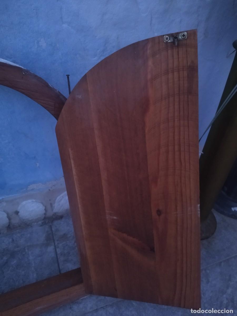 Antig&uuml;edades: Antigua ventana de puertas de madera maciza, de arco. - Foto 13