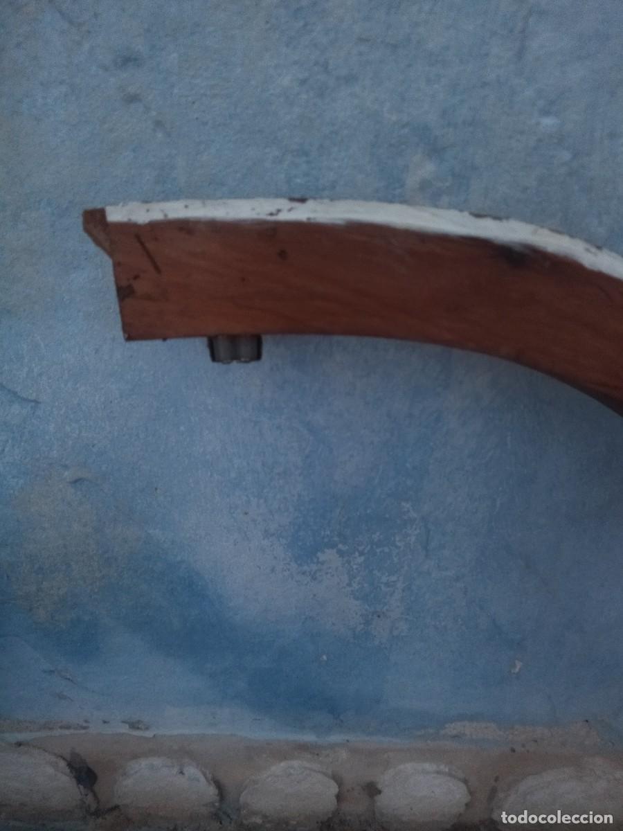 Antig&uuml;edades: Antigua ventana de puertas de madera maciza, de arco. - Foto 14