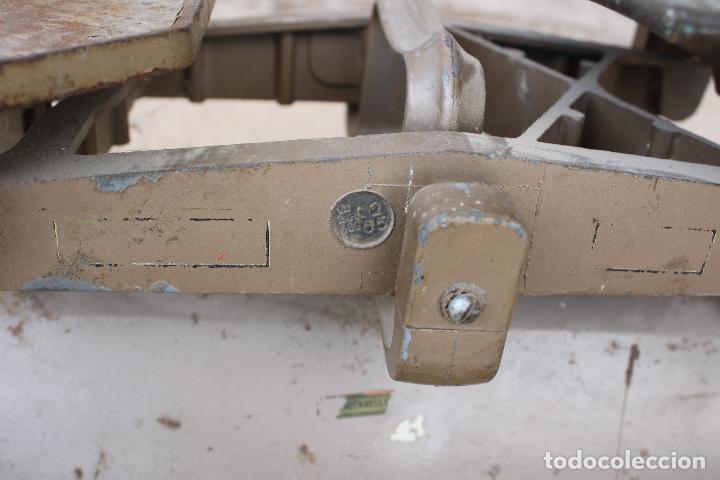 Antig&uuml;edades: antigua balanza inglesa - Foto 2