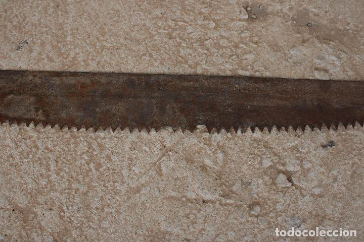 Antig&uuml;edades: antiguo serrucho de dos mangos - Foto 4