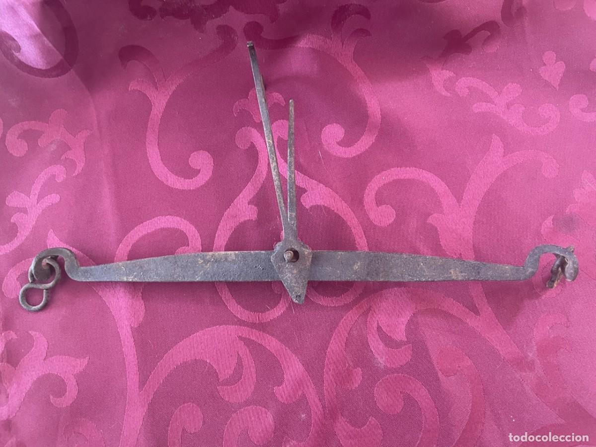 Antig&uuml;edades: Peque&ntilde;a balanza antigua - Foto 5