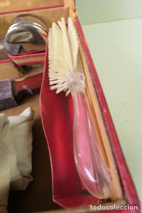 Antig&uuml;edades: Barberia. Maletin de barbero completo - Foto 9
