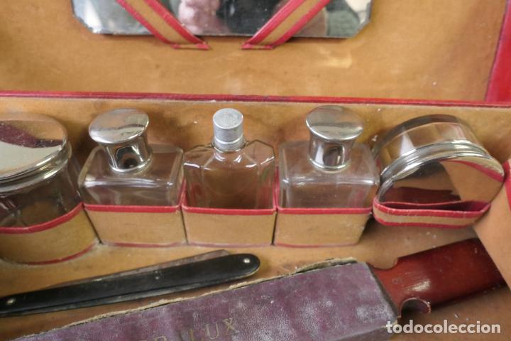 Antig&uuml;edades: Barberia. Maletin de barbero completo - Foto 10
