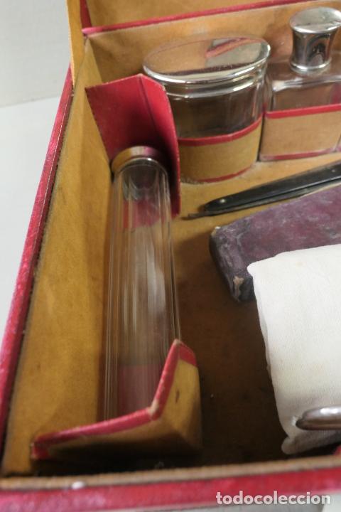 Antig&uuml;edades: Barberia. Maletin de barbero completo - Foto 11