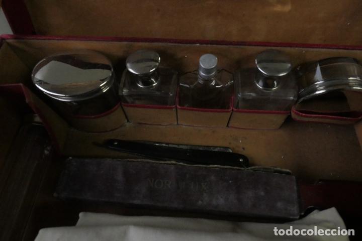 Antig&uuml;edades: Barberia. Maletin de barbero completo - Foto 15