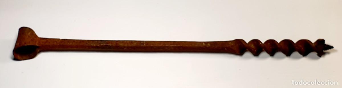 Antig&uuml;edades: ANTIGUA BROCA TALADRO MANUAL DE CARPINTERO 44 CMS - Foto 1