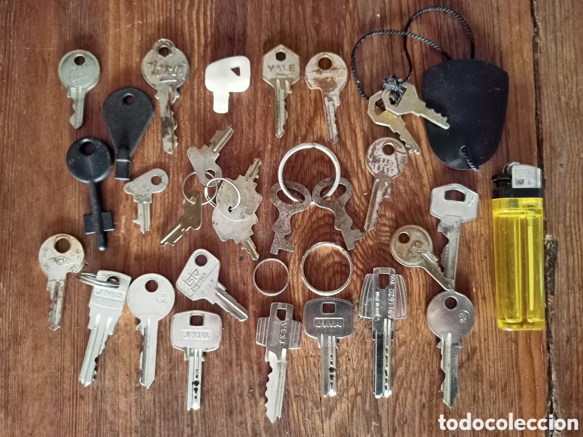 Antig&uuml;edades: Lote de llaves variadas - Foto 1